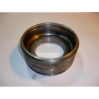 Стакан 77.37.021 КПП подш.32213 со втулкой первич.вала ДТ-75